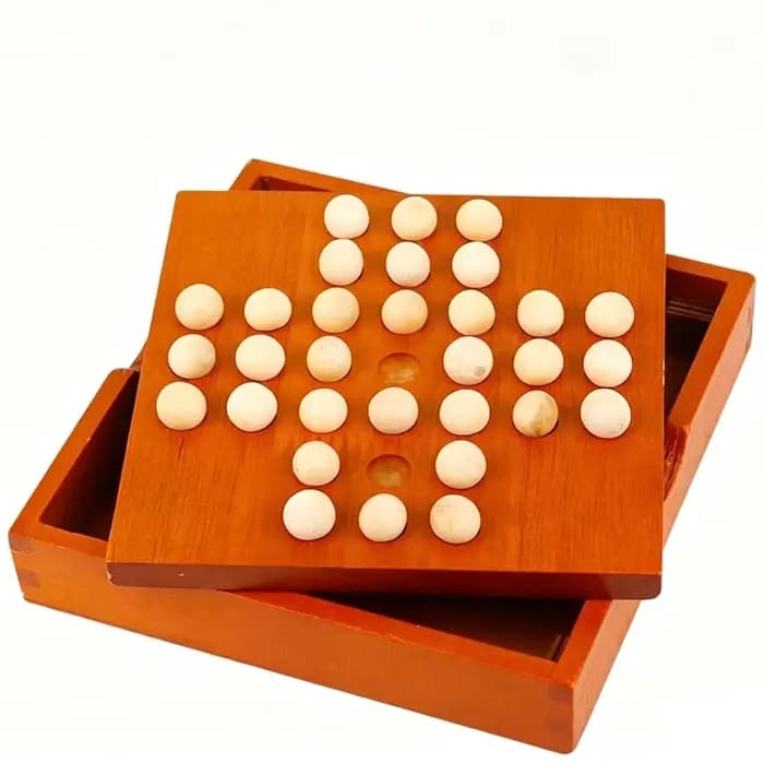 Jeu de société classique et noble de solitaire à pions pour un joueur