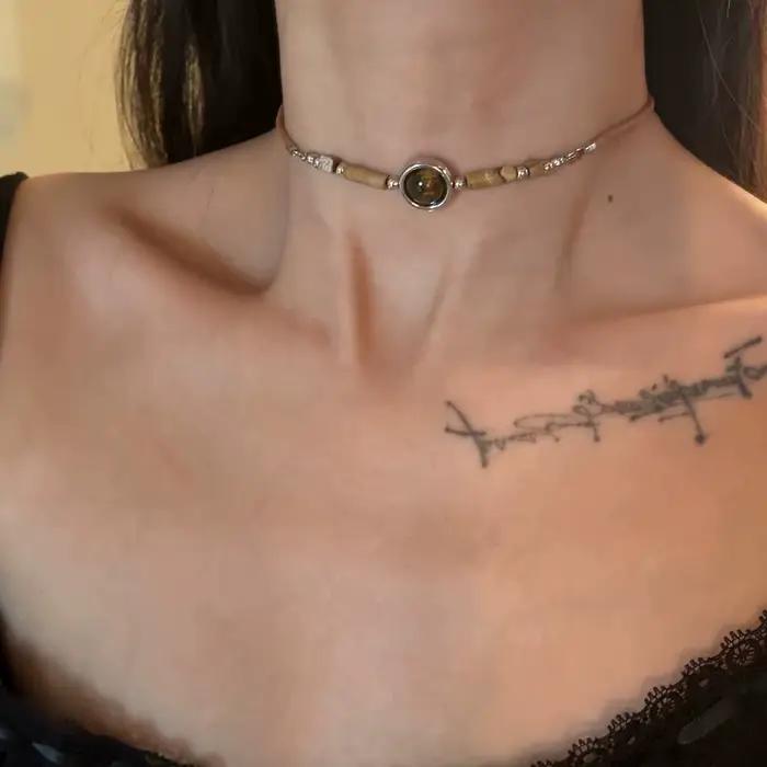 Collier de perles en pierre d'oeil de tigre, Design Punk Simple, mode haut de gamme, chaîne de clavicule courte, collier en cuir rétro pour hommes et femmes
