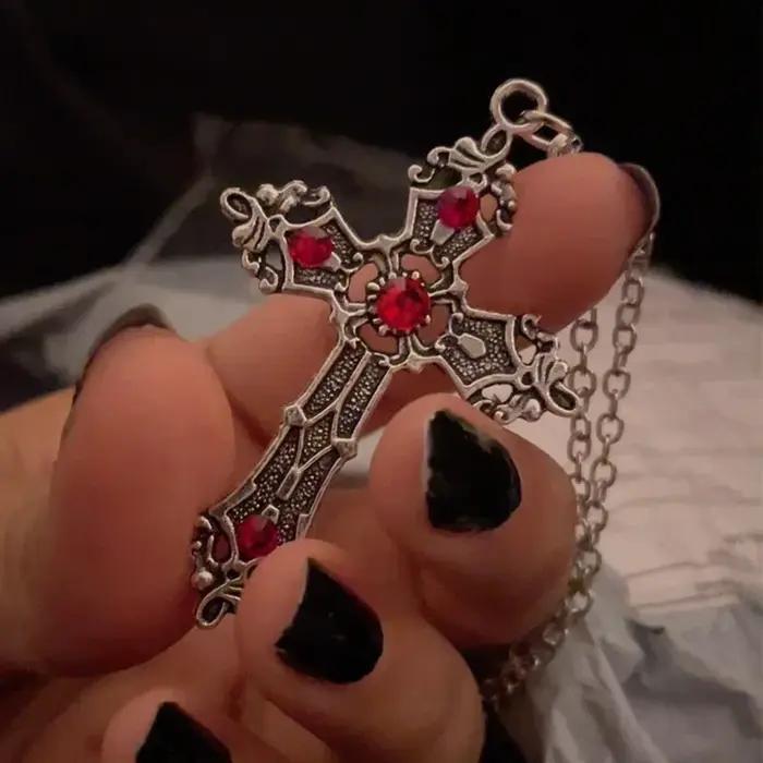 Pendentif Croix Gothique en Acier Inoxydable avec Strass pour Hommes Femmes Occasions Spéciales Collier de Mode Unique