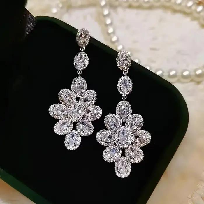 Boucles d'oreilles à fleurs éblouissantes pour femmes