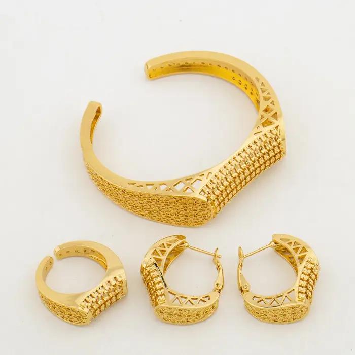 Ensemble de bijoux en cuivre plaqué or 18 carats bracelet bague et boucles d'oreilles pour femmes occasions spéciales elegance africaine