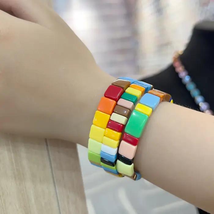 Bracelet bohème en acrylique arc-en-ciel pour femmes