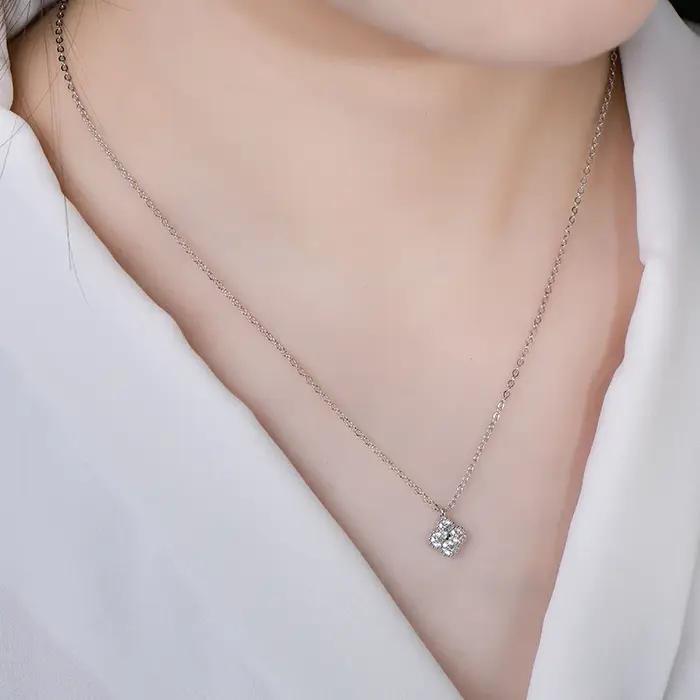 Collier en moissanite Rrjzz Lucky Clover D-Color pour femme, bijou en or plaqué 14 carats avec pendentif fleur à quatre feuilles, cadeau romantique pour les occasions spéciales