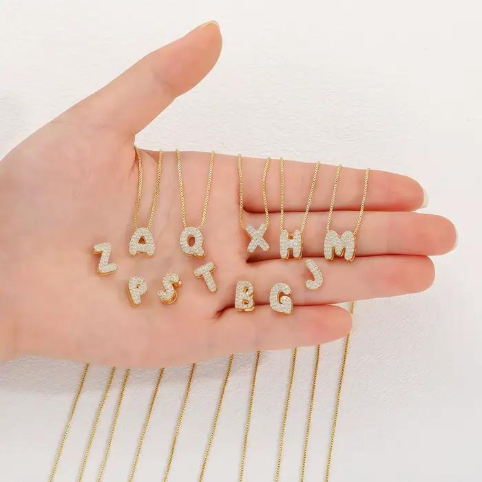 2025 nouveau collier anglais 26 lettres petites et mignonnes toutes les lettres de diamant + chaîne de boîte en or 18 carats pendentif lettre chaîne de clavicule fashiona