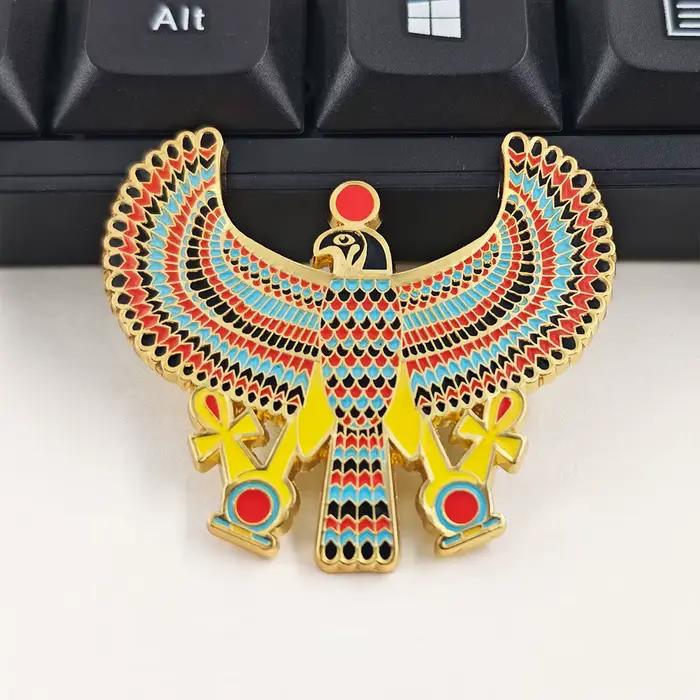 Broche émaillée Faucon Horus égyptien, Aigle ailé, Croix Ankh, Disque solaire, Bijou de mythologie de l'Égypte ancienne, Charm de sac, Cadeau