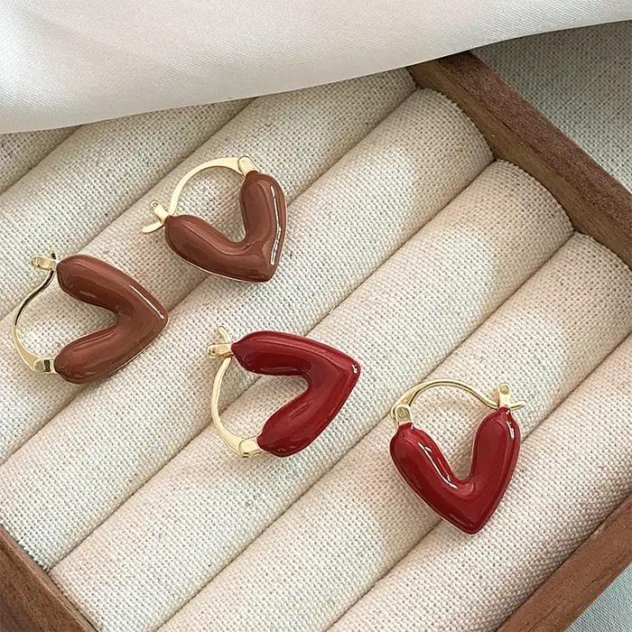 Boucles d'oreilles pendantes en forme de cœur en émail rouge vin romantique français