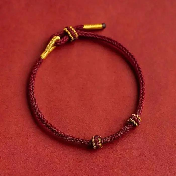 Bracelets en corde fine tricotés à la main