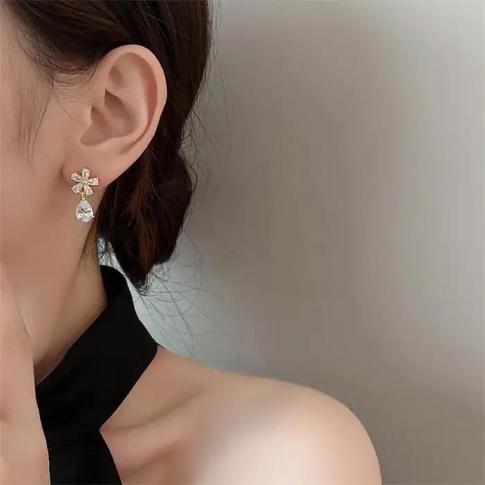 Boucles d'oreilles clous en zircon de luxe léger pour femme