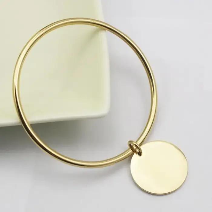 Bracelet rond classique à breloques dorées pour femmes