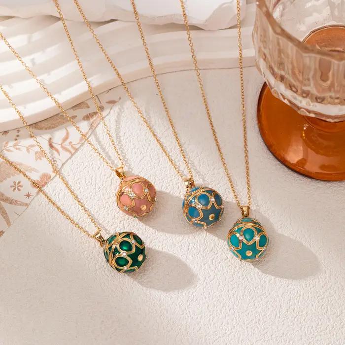 Collier vintage avec fermoir ouvert en forme d'œuf