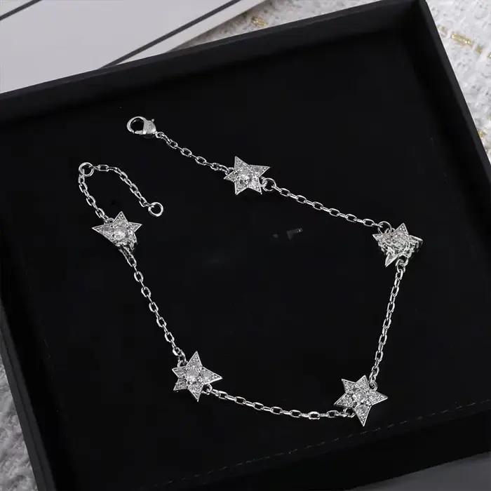 Bracelet en zircone cubique bleu et rouge élégant pour femmes occasions spéciales et événements d'affaires