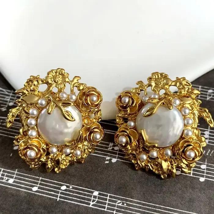 Boucles d'oreilles en perles baroques du Moyen Âge