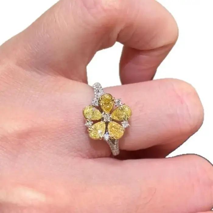 Bagues classiques incrustées de fleurs de pierres précieuses jaunes pour femmes