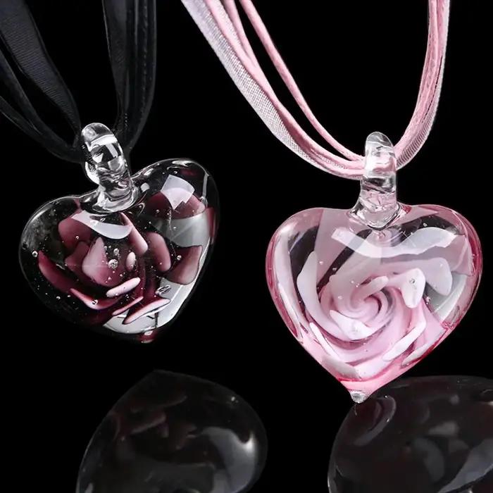 Collier Cadeau avec Ruban Incrusté, Pendentif Fleur, Pendentif Cœur en Verre