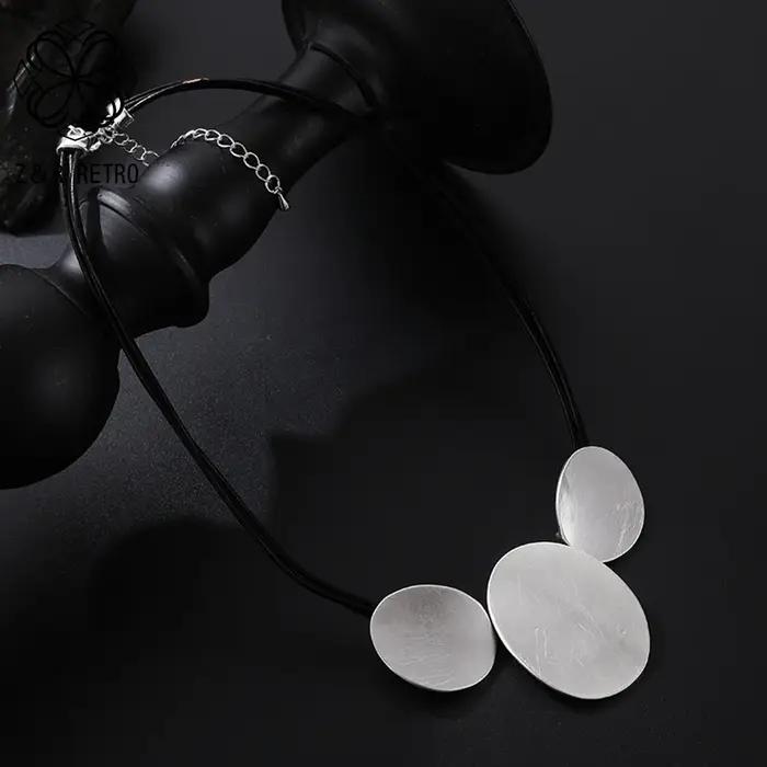Collier en cuir avec pendentif en plaqué argent style vendange pour femmes occasions spéciales elegance moderne