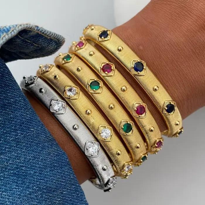 Bracelet rétro ouvert en métal plaqué or avec motifs géométriques pour femmes occasions spéciales