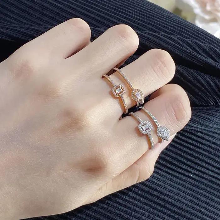 La bague en diamant en forme de goutte d'eau est d'une qualité haut de gamme et exquise