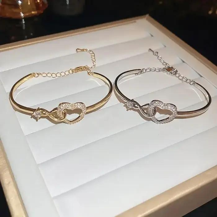 Bracelet Infinity Forever Love Heart en zircone cubique avec placage platine pour femmes, cadeau romantique à offrir pour mère ou fille, pour toutes les occasions spéciales
