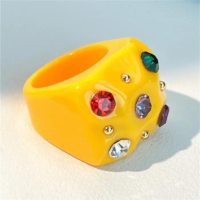 Bague en resine multicolore HangZhi avec motifs floraux et géométriques pour femmes, idéale pour les soirées et les occasions spéciales