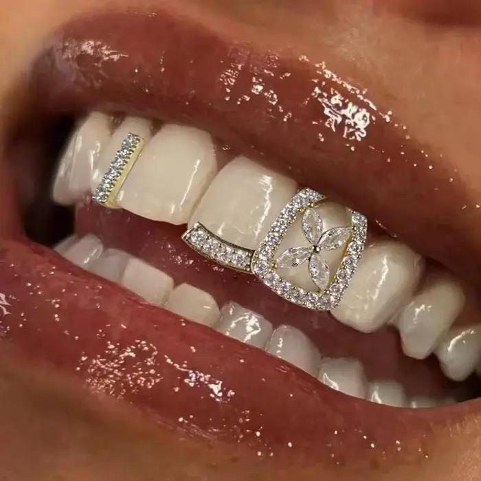 Bracelets européens et américains à double couche ajourés en forme de trèfle à quatre feuilles