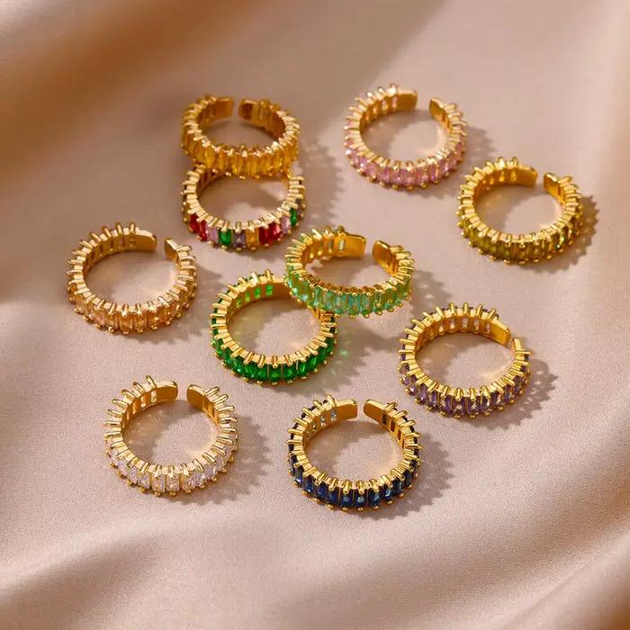 Bague en acier inoxydable sertie de zircone cubique élégante et audacieuse pour femmes occasions spéciales et cérémonies