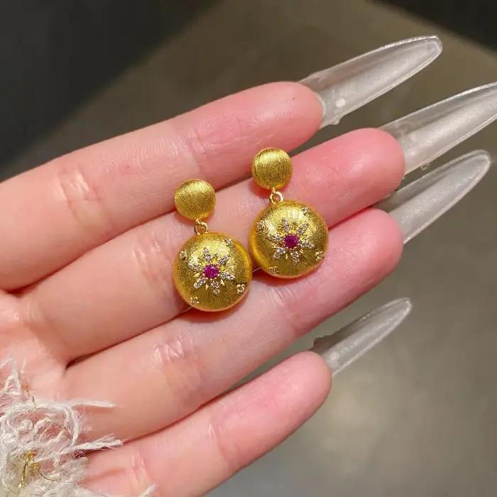 Boucles d'oreilles classiques en étoile brossée