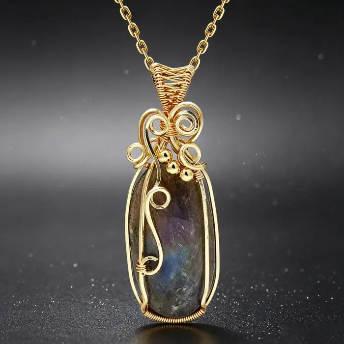 Pendentif en labradorite arc-en-ciel avec chaîne et boîte pour femme, bijou naturel pour occasions spéciales et cadeaux