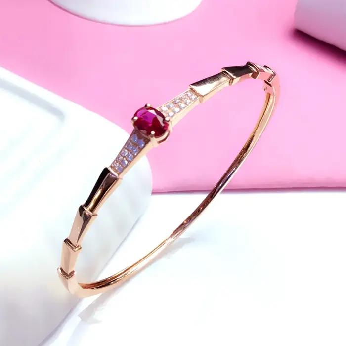 Bracelet Rubis en Cristal Incrusté d'Or Rose 14 Carats Bracelet de Manchette Élégant Pour Femme Occasions Spéciales
