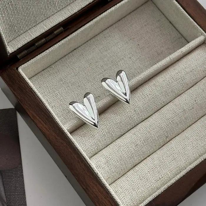 Boucles d'oreilles Huggie en forme de cœur pour femmes