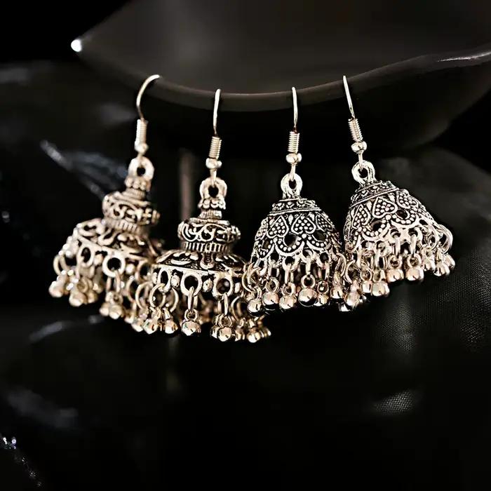 Boucles d'oreilles tibétaines vintage couleur argent avec cloches et motifs floraux pour femmes occasions spéciales bohèmes