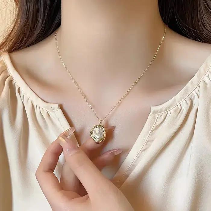 Colliers en perles d'imitation baroques couleur or pour femmes