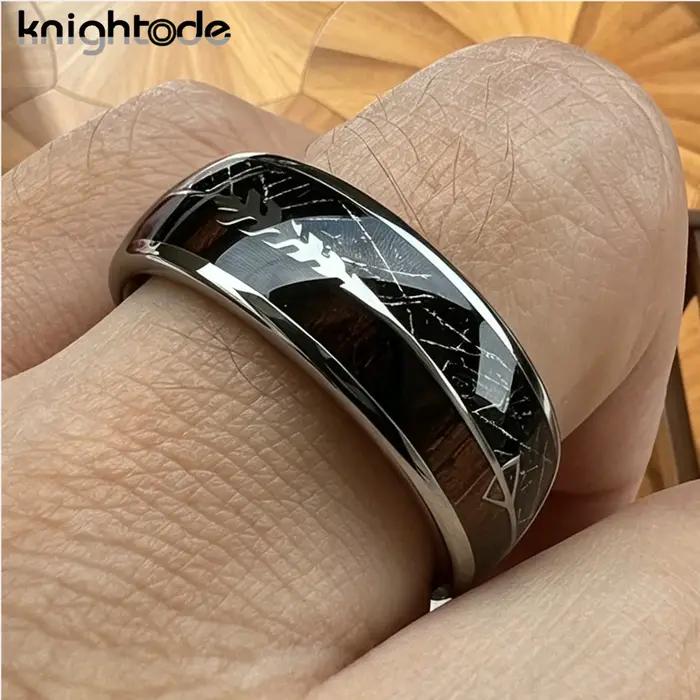 Anneau en carbure de tungstène avec incrustation de Texture Unique en bois de météorite noire/Koa