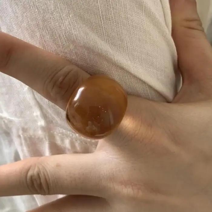 Bague acrylique colorée et transparente en plastique géométrique simple et créative pour homme et femme occasions spéciales sorties et événements