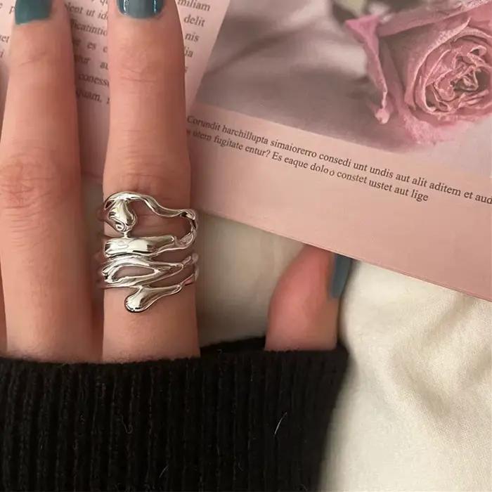 Nouveauté 2026 – Bague large irrégulière ajourée couleur argent pour femme