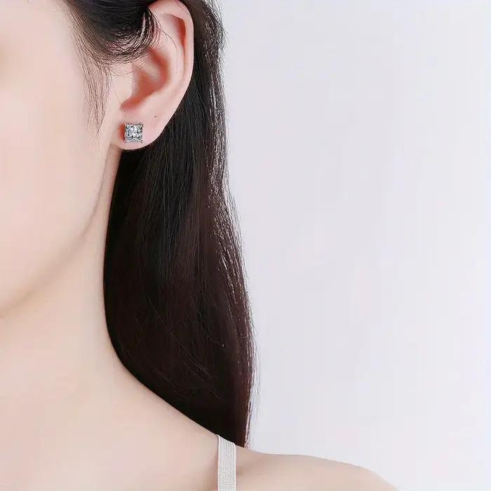 Boucles d'oreilles magnétiques en zircone carrée éblouissante