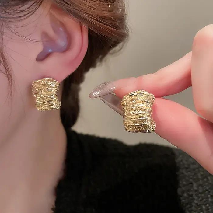 Boucles d'oreilles rétro pliées en forme de C pour femmes, boucles d'oreilles en or, déclaration de