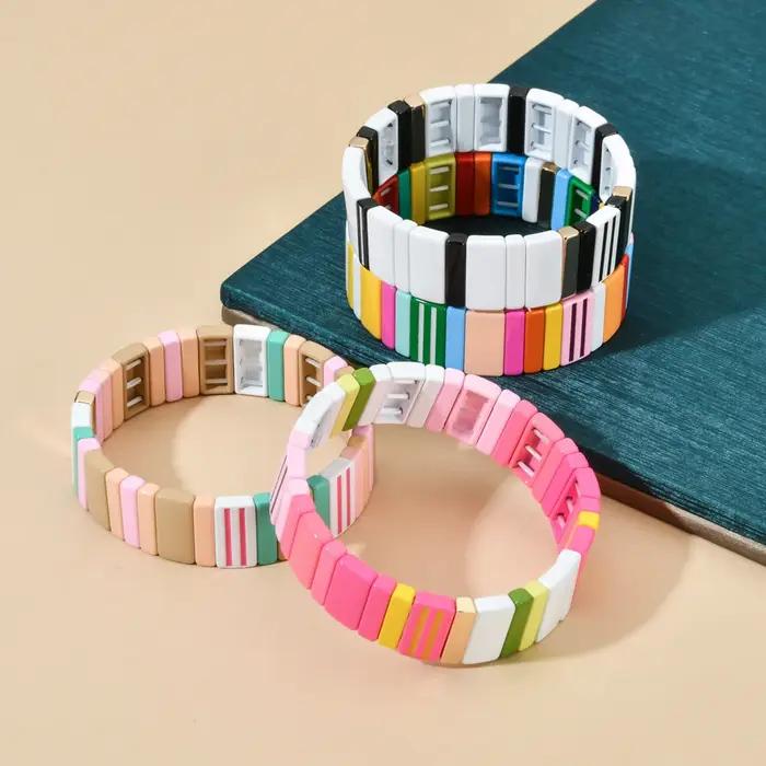 Bracelet à menottes larges pour femmes en perles émaillées style boho ajustable et tracker de fitness pour différentes occasions