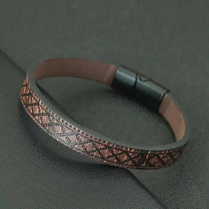 Bracelet en cuir pour hommes design vintage breloque motif géométrique fermoir aimant style de rue occasion spéciale