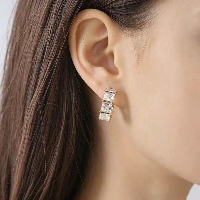JeeMango – boucles d'oreilles carrées tendance en cristal et zircone pour femmes, en acier inoxydable, brillantes, bijoux d'anniversaire, cadeau E26066