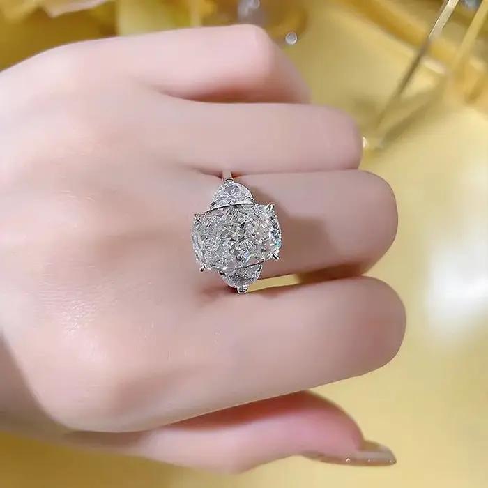 Bague en diamant à haute teneur en carbone