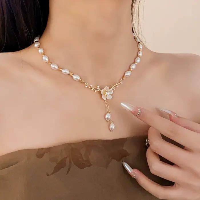 Collier élégant avec pendentif en perles et fleurs pour femmes, chaîne de clavicule en plante exquise, bijoux de fête, cadeaux d'anniversaire