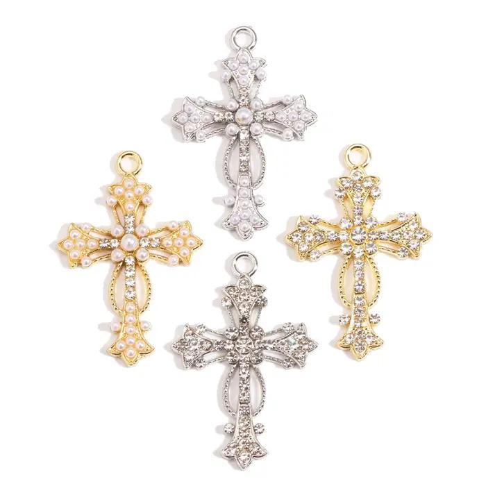 Breloques en forme de croix dorées pour bijoux et accessoires de mode chrétienne élégants pour femmes et occasions spéciales