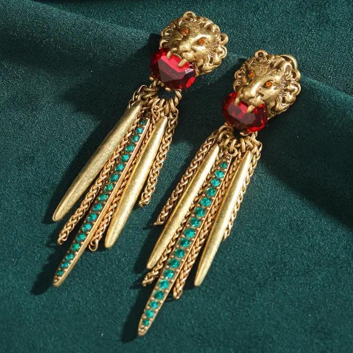 Boucles d'oreilles longues vintage tête de lion avec pompon rouge