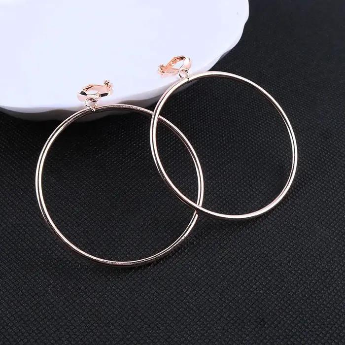 Boucles d'oreilles à clip rondes géométriques classiques pour femmes