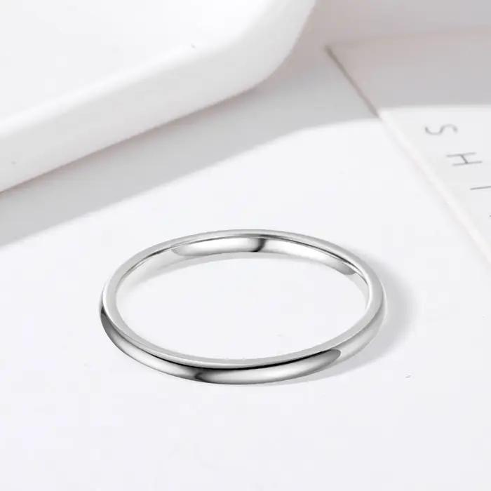 Bague plaquée argent 925 élégante et durable pour femmes occasions spéciales alliance de mariage simple et classique