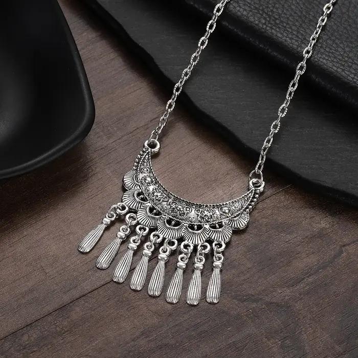Collier ethnique tibétain avec pompon en argent pour femme