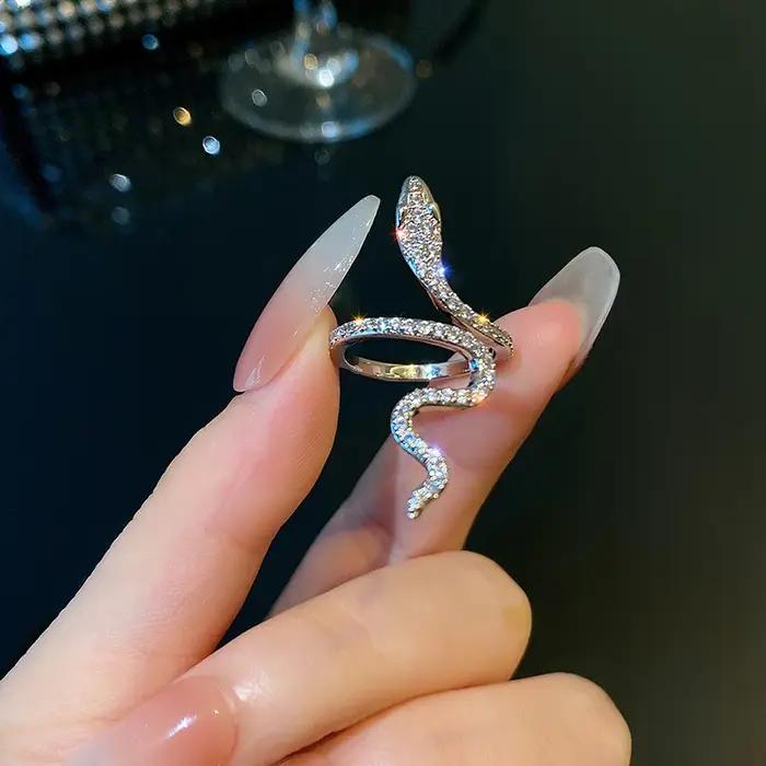 JWER Hip Hop Punk strass serpent anneaux pour femmes Cool Bijoux réglable cristal Double bagues mari