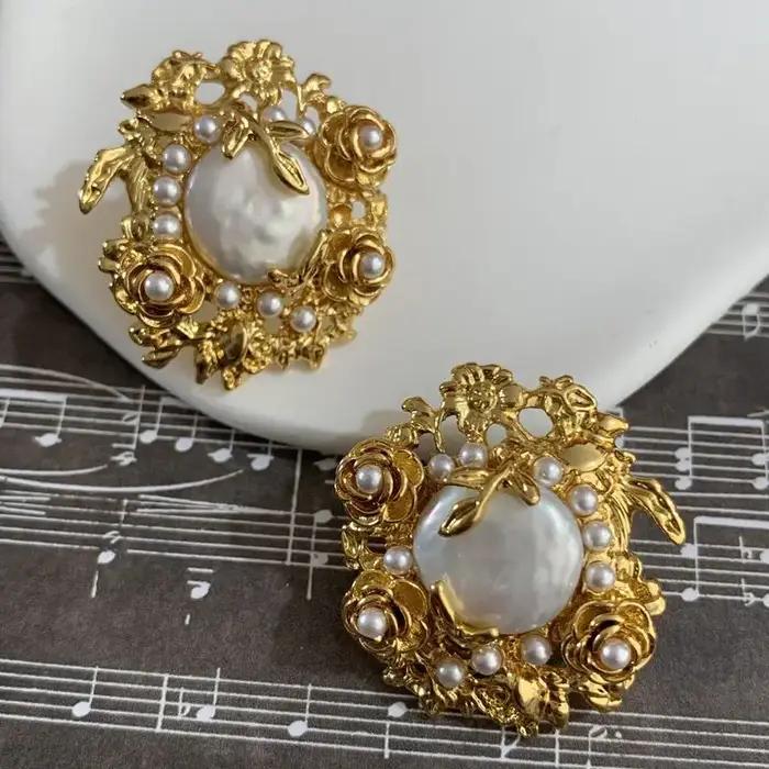 Boucles d'oreilles en perles baroques du Moyen Âge