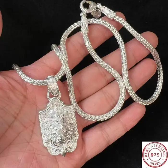 Collier avec pendentif lion en argent 925