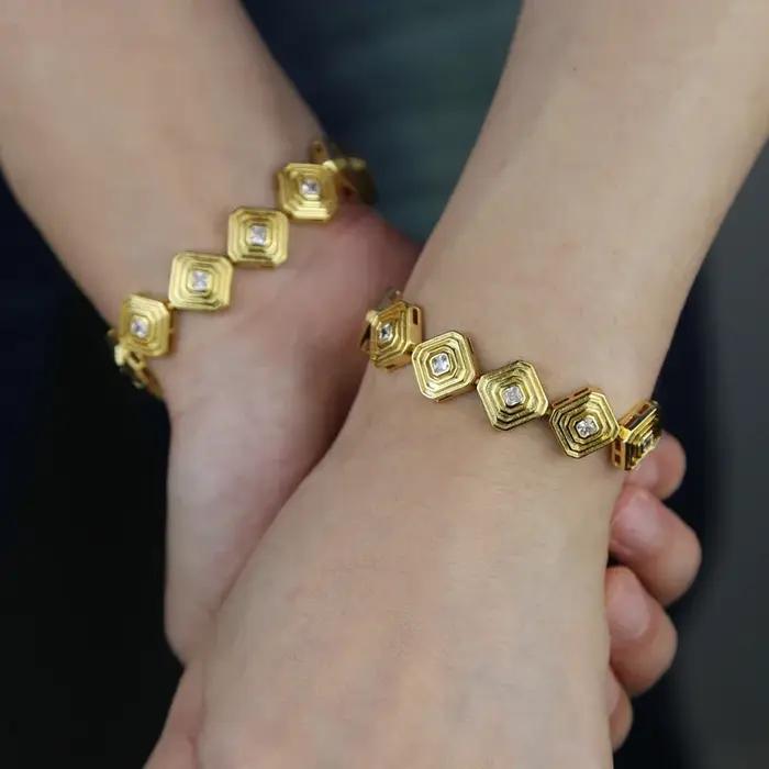 Nouveau Bracelet Chaîne à Maillons Carrés Géométriques Poli Miroir 2026